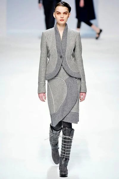 Look 18